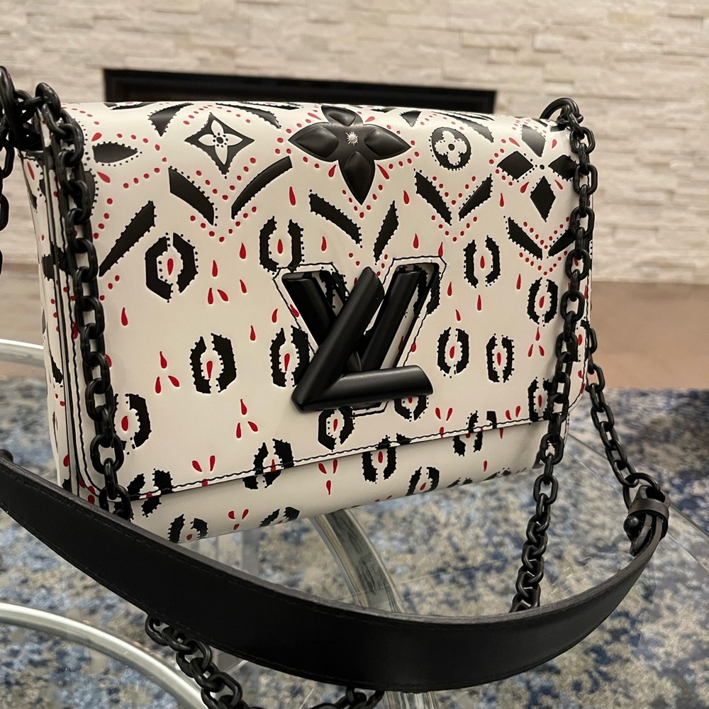 LOUIS VUITTON
Calfskin Twist Shoulder Bag MM White Black
